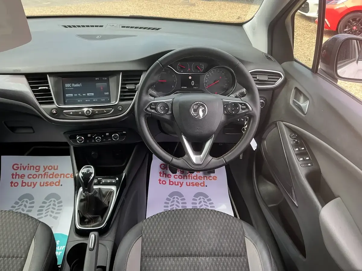 Used Vauxhall Crossland X Elite 83 HP (61 kW) 2019 White SUV