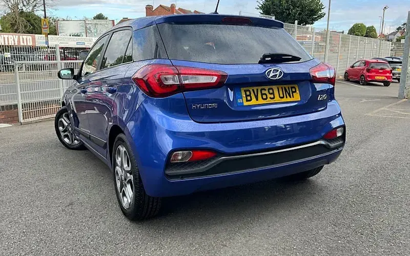 Used Hyundai i20 Premium 84 HP (61 kW) 2019 Blue Hatchback