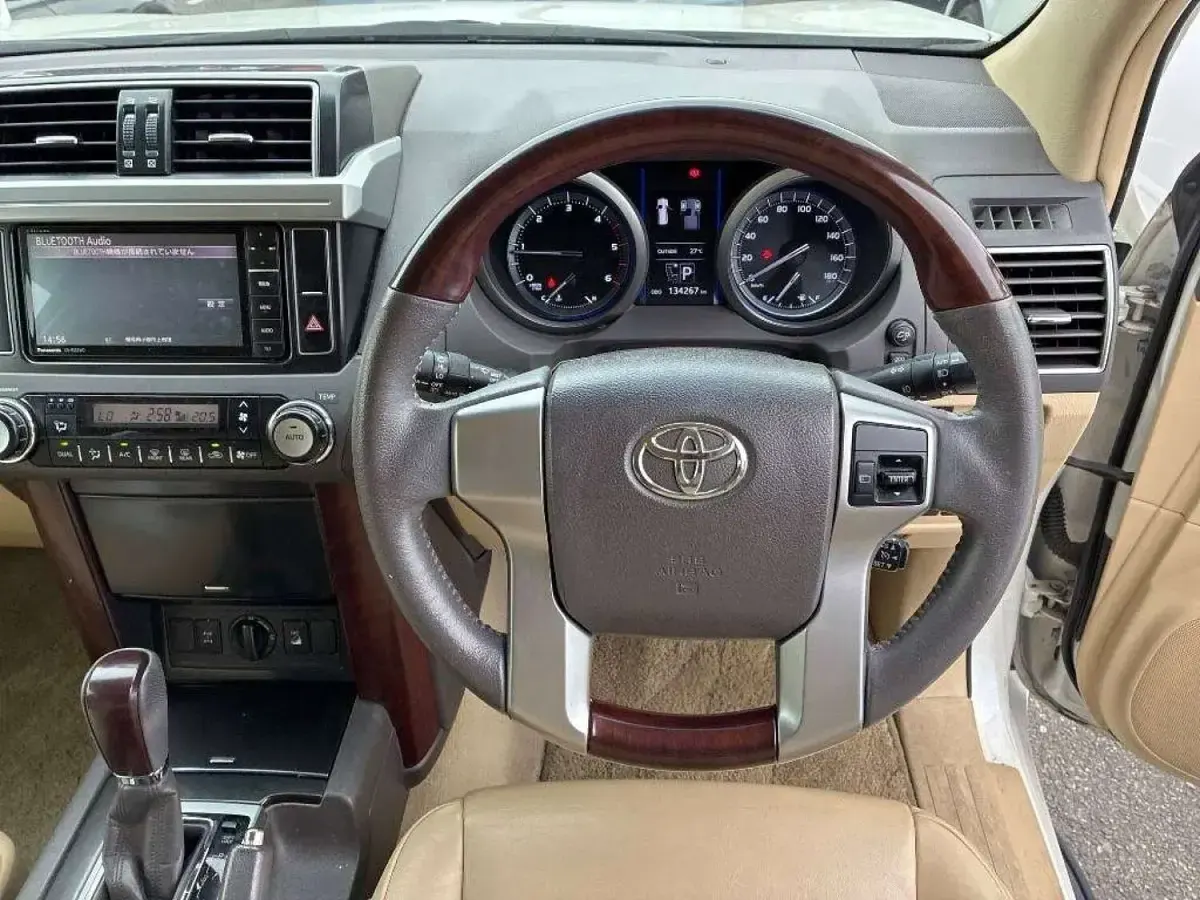 Used Toyota Land Cruiser TX 272 HP (200 kW) 2016 White SUV