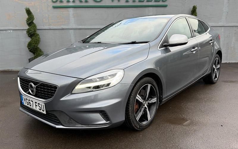 Begagnad Volvo V40 R-Design 122 HK (89 kW) 2019 Halvkombi