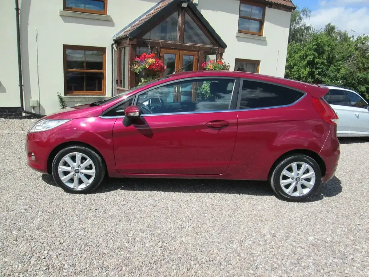 Used Ford Fiesta Zetec 82 HP (60 kW) 2008 Red Hatchback