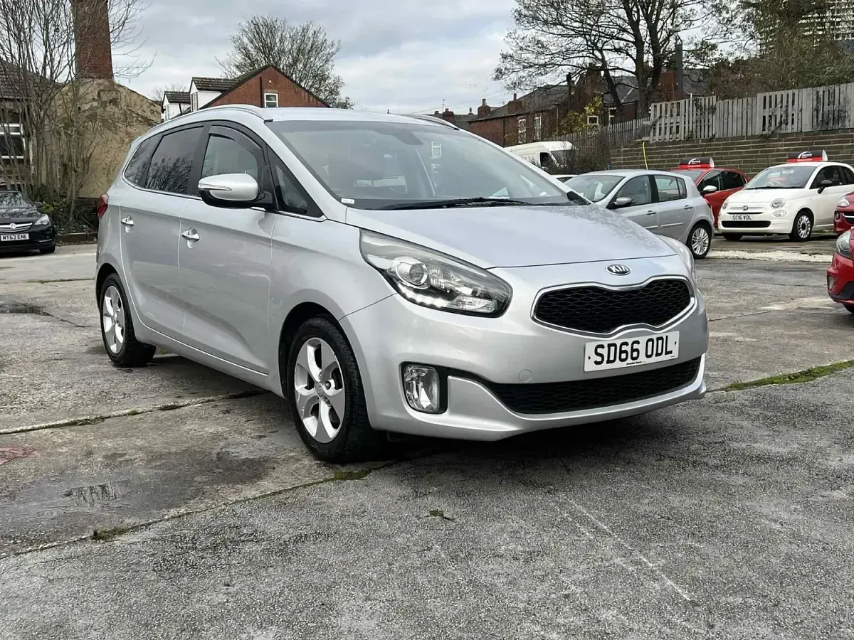 Used Kia Carens 135 HP (99 kW) 2016 Silver MPV