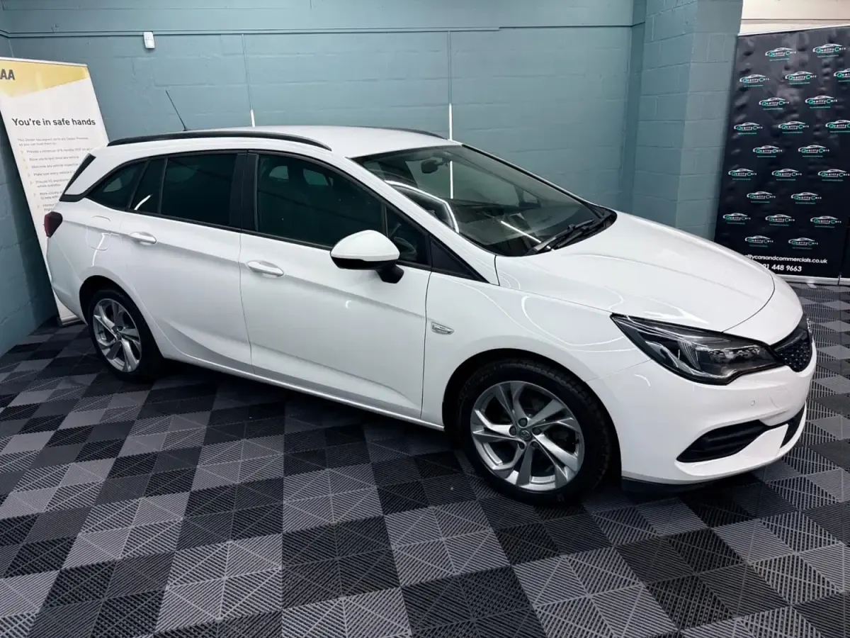 Begagnad Vauxhall Astra S 2021 Vit Kombi