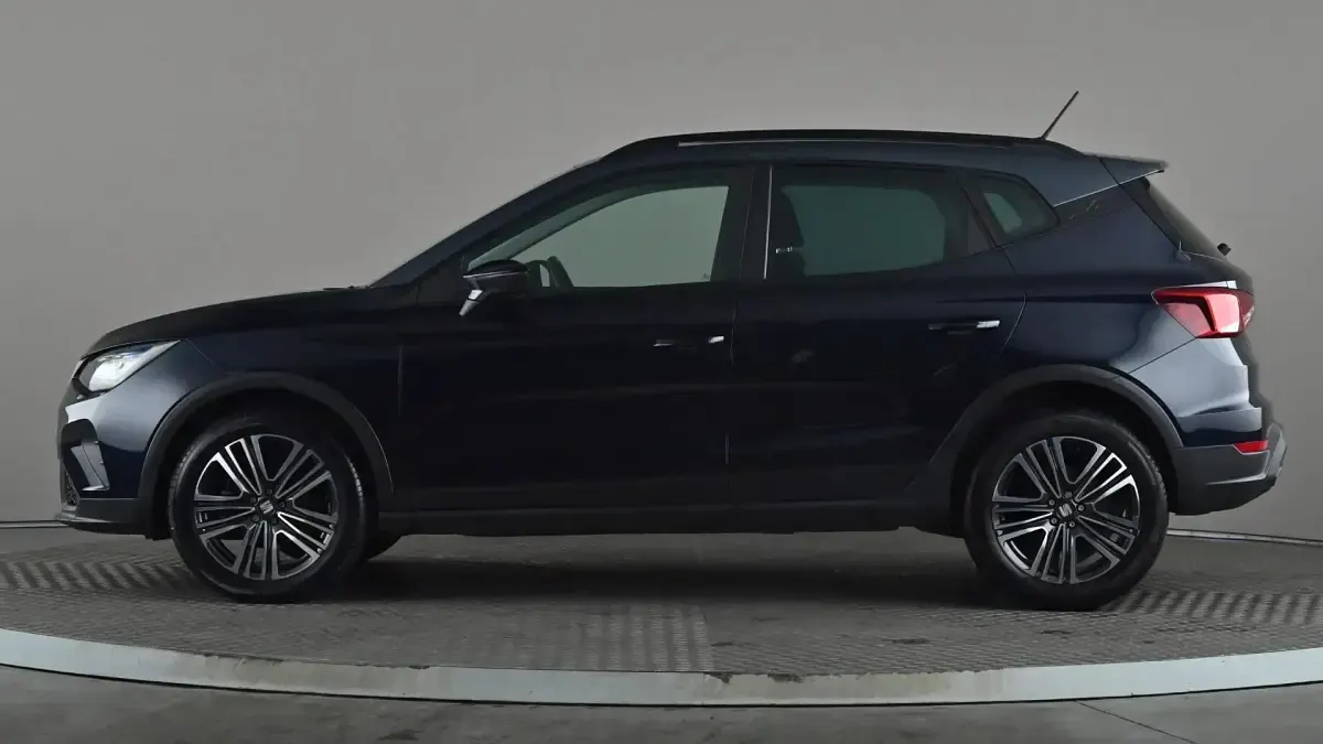 Begagnad Seat Arona SE 95 HK (69 kW) 2023 Blå SUV