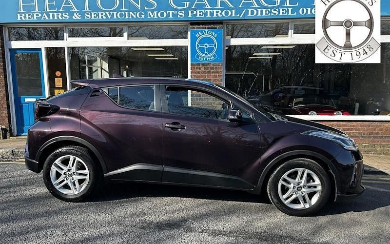 Used Toyota C-HR 122 HP (89 kW) 2023 Mauve/purple SUV