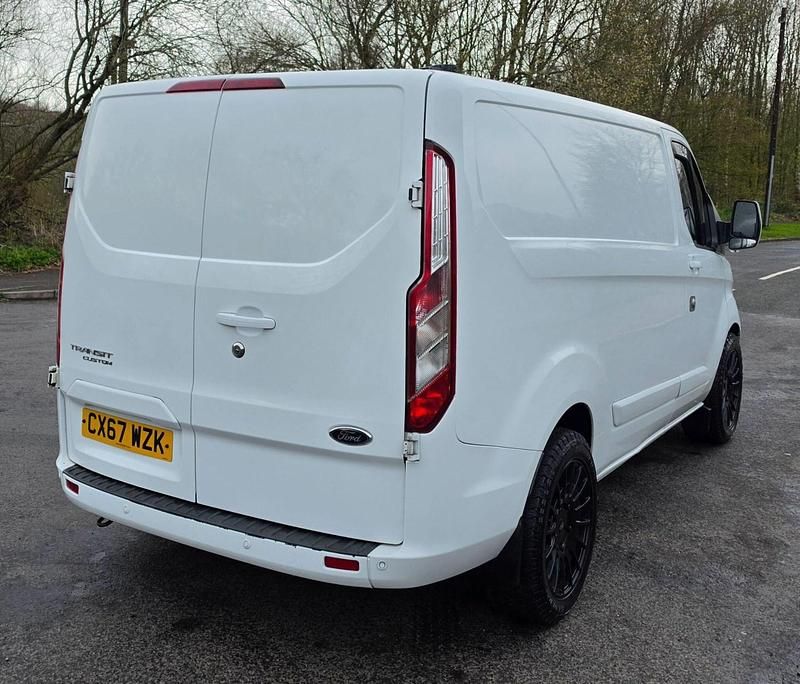 Used Ford Transit Custom Limited 130 HP (95 kW) 2017 White Van