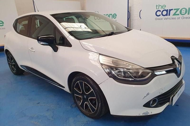 Used Renault Clio IV Dynamique 75 HP (55 kW) 2014 White Hatchback