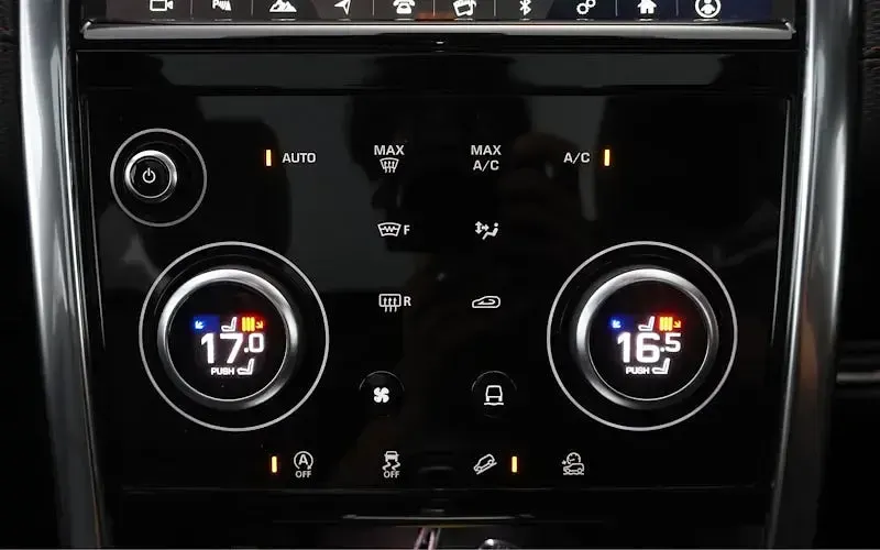 Used Land Rover Discovery Sport SE Dynamic 180 HP (132 kW) 2020 Silver SUV