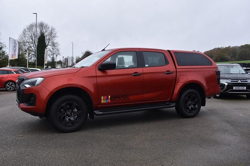 Second-hand Isuzu D-Max 163 CP (119 kW) 2025 Portocaliu Pickup