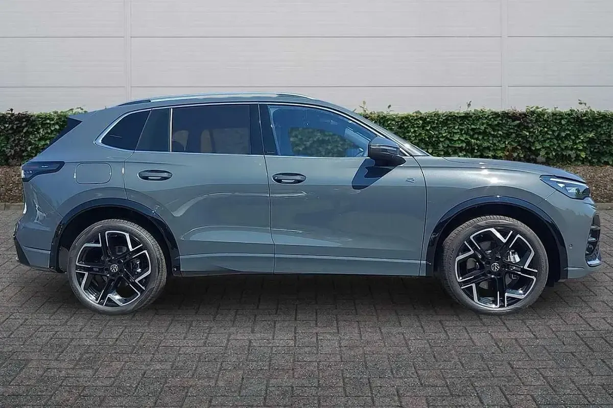 New VW Tiguan R-line 150 HP (110 kW) 2026 Dolphin grey SUV