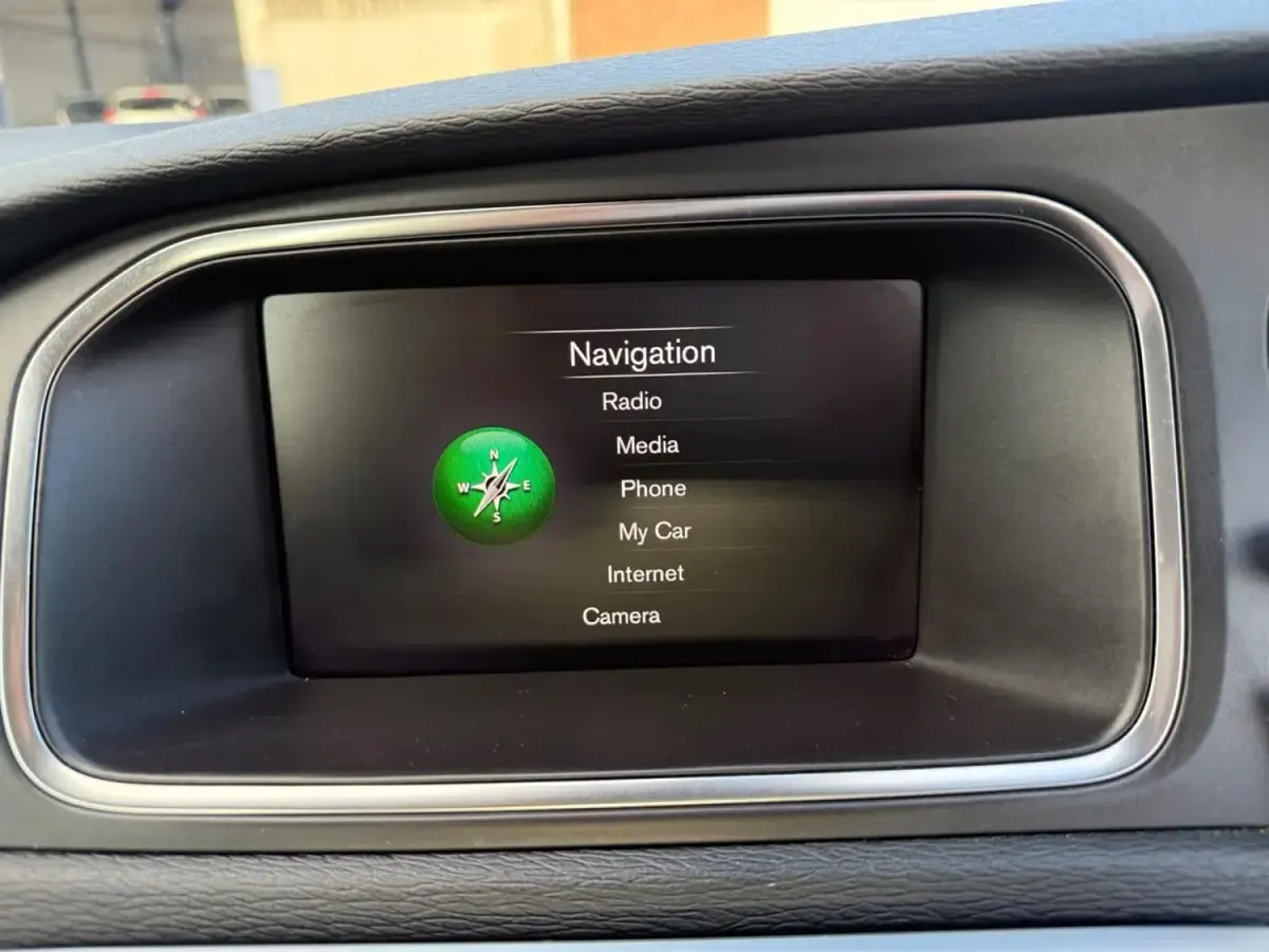 Usado Volvo V40 Momentum 2018 Prateado Citadino