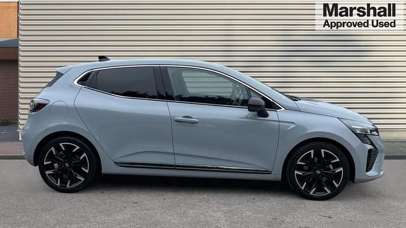 Used Renault Clio V Techno 143 HP (105 kW) 2024 Grey Hatchback