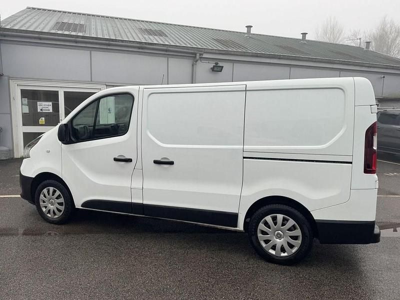 Begagnad Renault Trafic Business 2021 Vit Minibuss