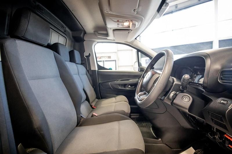 Used Citroën Berlingo 100 HP (73 kW) 2020 White MPV