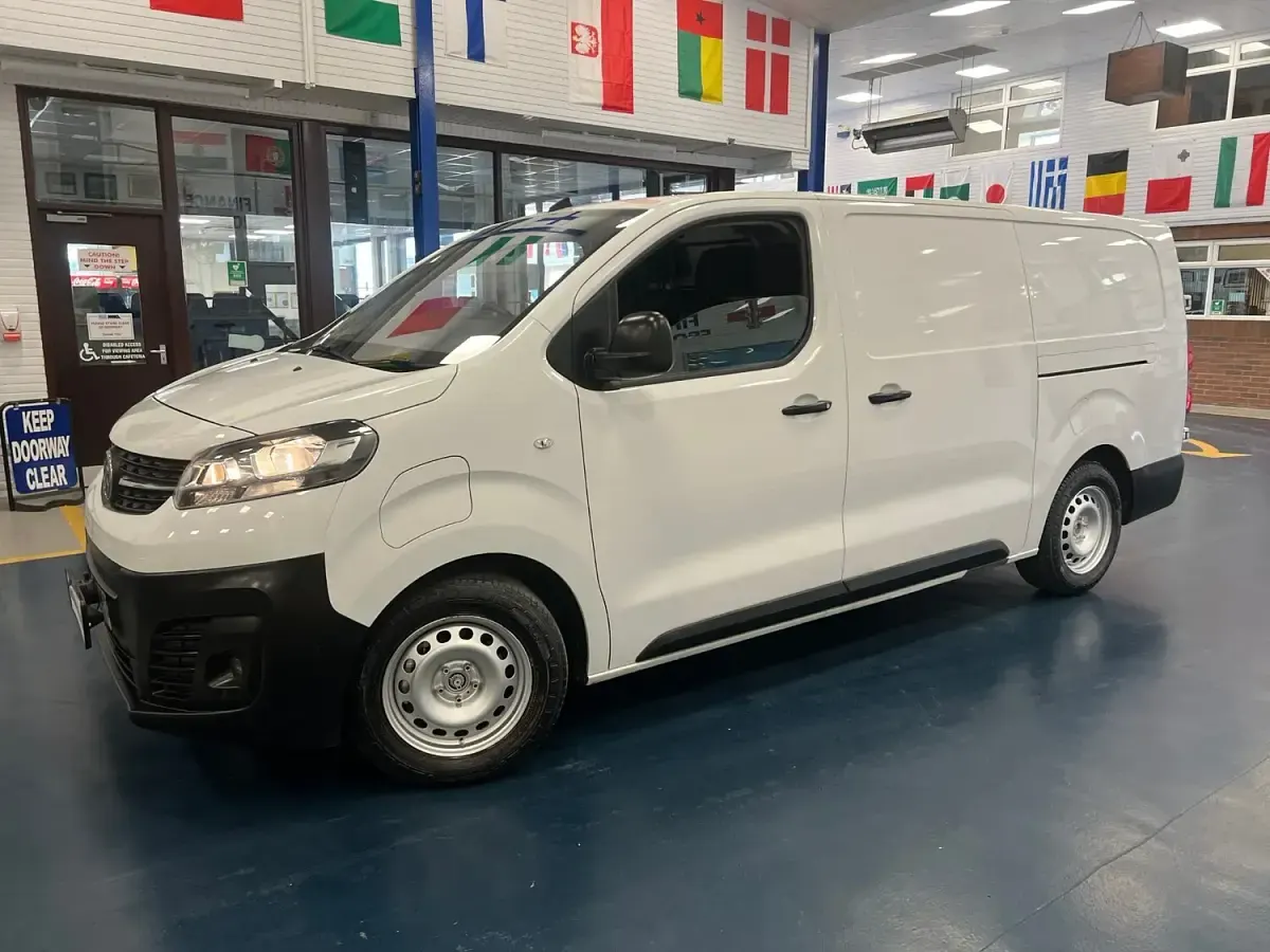 Used Vauxhall Vivaro 100 kW (136 HP) 2022 White MPV