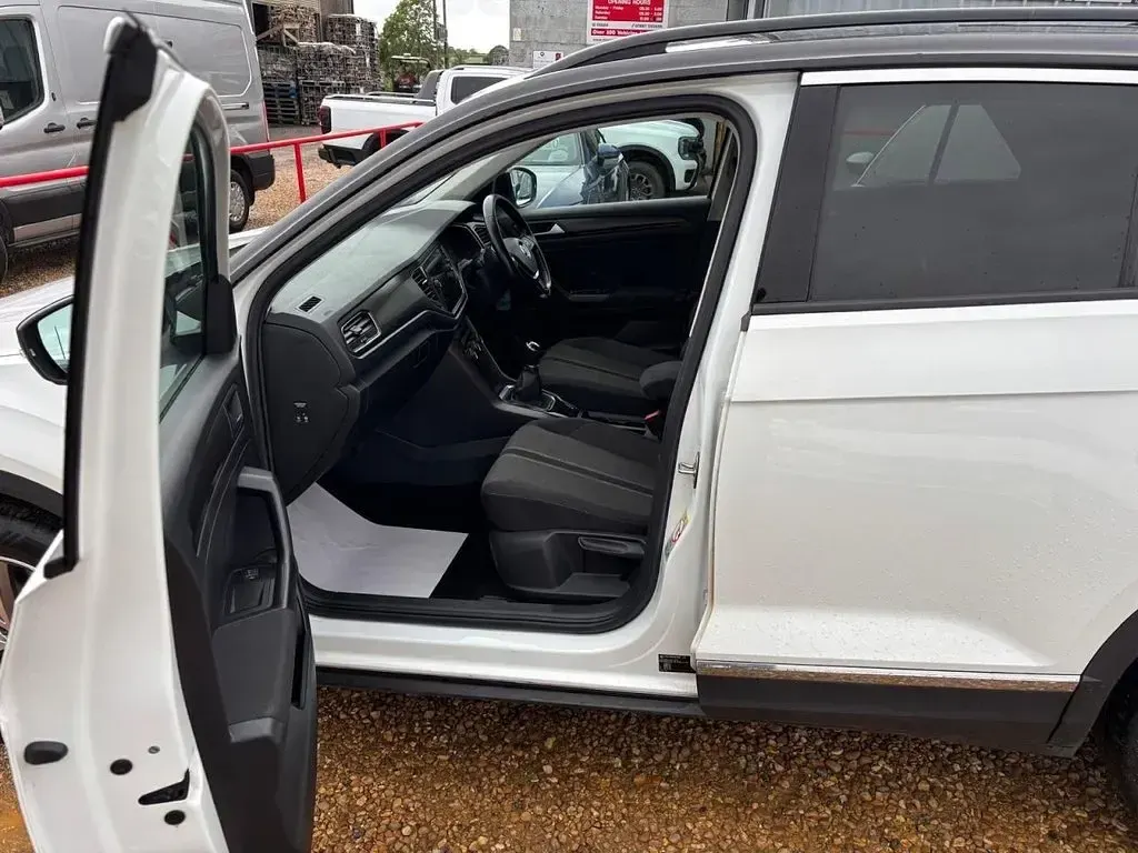 Used VW T-Roc Design 115 HP (84 kW) 2018 White SUV