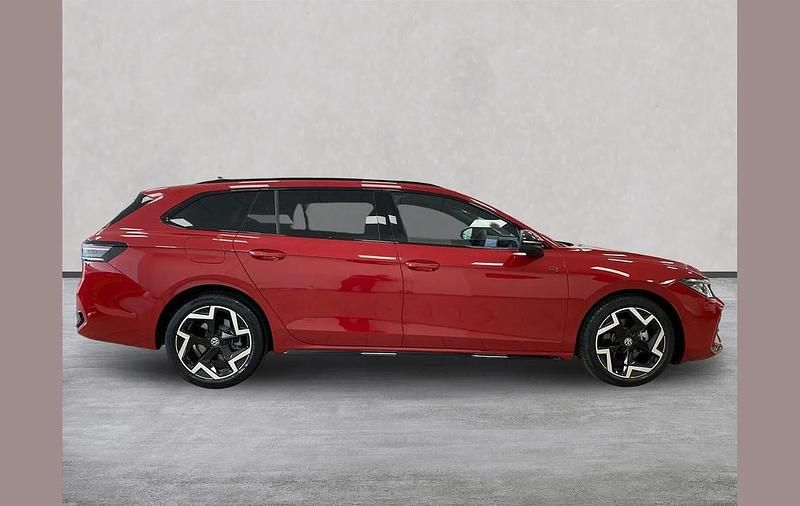 New VW Passat R-line 147 HP (108 kW) 2025 Other Estate