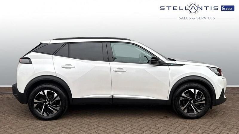 Used Peugeot e-2008 Allure Premium 98 kW (134 HP) 2022 White SUV