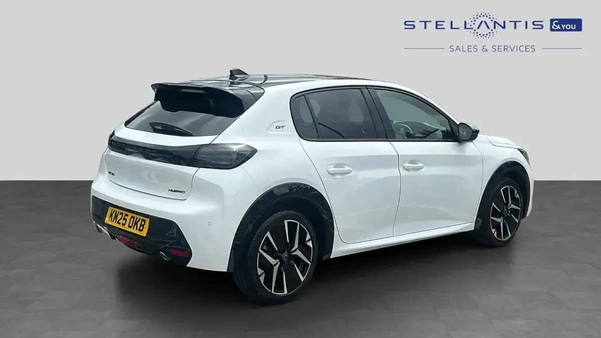 Used Peugeot 208 GT 99 HP (72 kW) 2025 White Hatchback