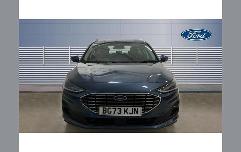 Begagnad Ford Focus Titanium 155 HK (114 kW) 2023 Blå Kombi