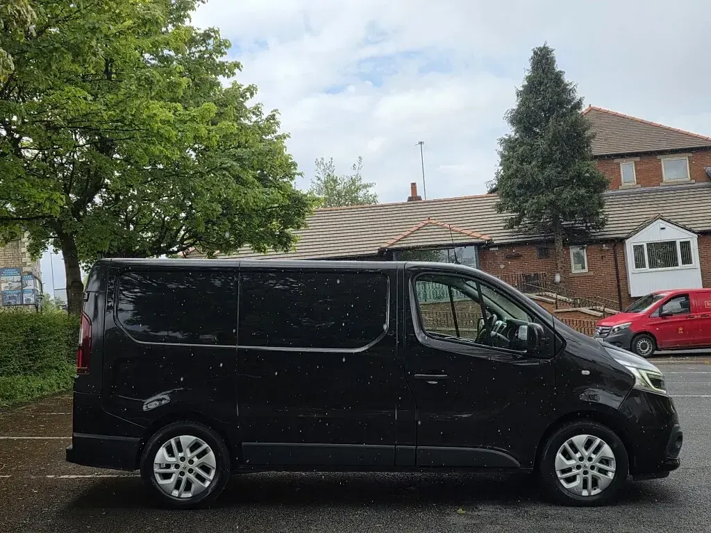 Used Renault Trafic 2019 Black MPV