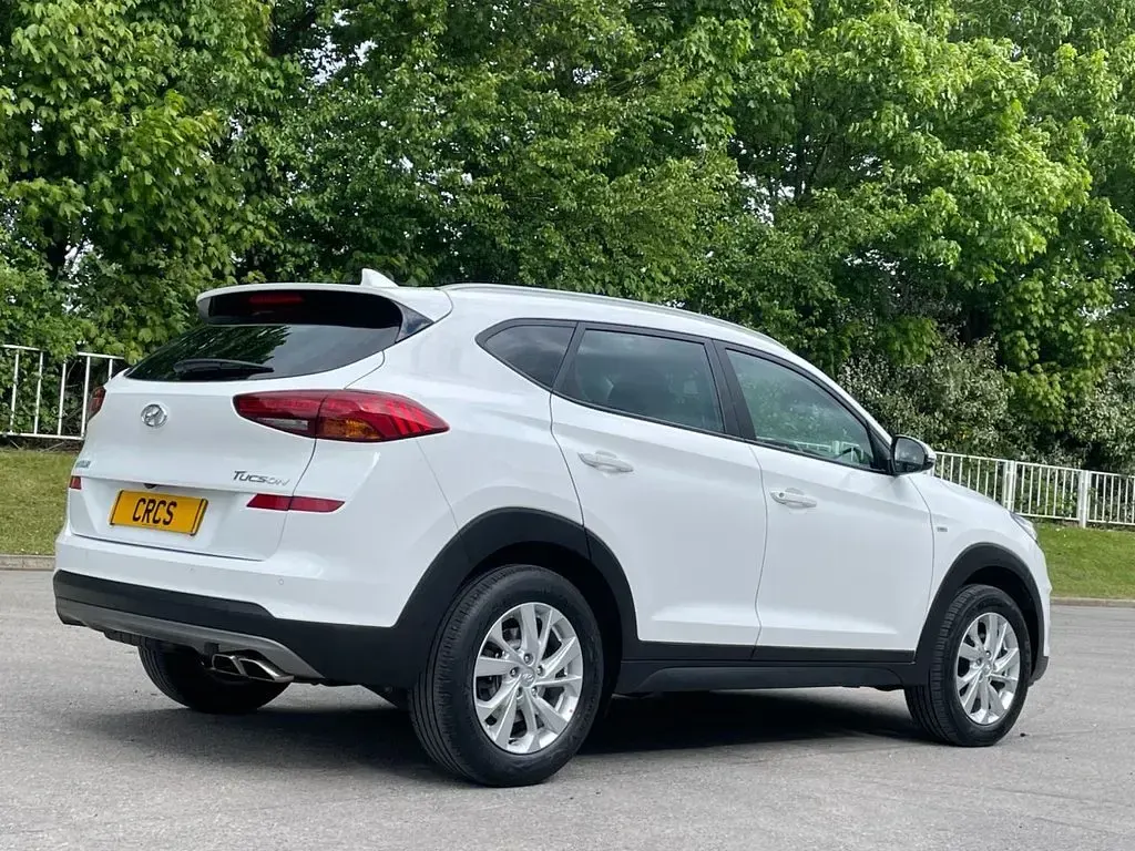 Used Hyundai Tucson SE 115 HP (84 kW) 2021 White SUV