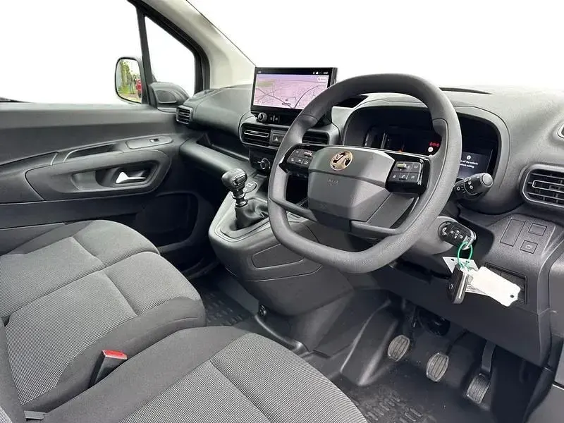 Nouă Vauxhall Combo 100 CP (73 kW) 2026 Alb Monovolum