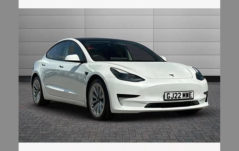 Pearl white Used 2022 Tesla Model 3 Standard Range Sedan | £18,995 (Fair price) - Image 1/2