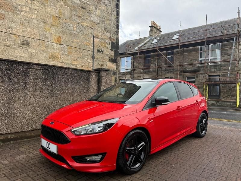 Used Ford Focus ST-Line 150 HP (110 kW) 2017 Red Hatchback