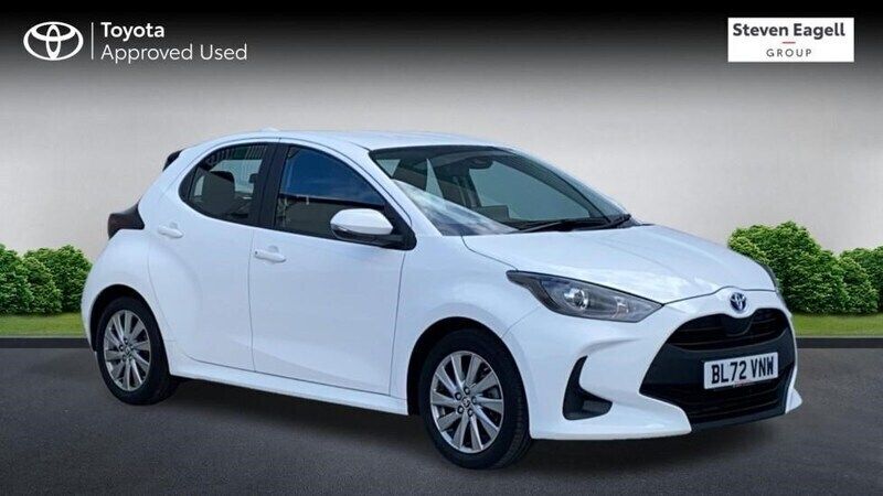 White Used 2022 Toyota Yaris Hybrid Hatchback | £16,466 (Fair price) - Image 1/2