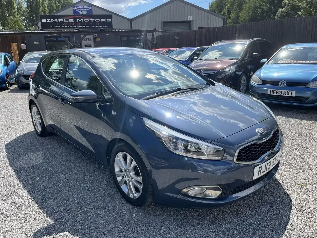 Used Kia Ceed 128 HP (94 kW) 2013 Blue Hatchback