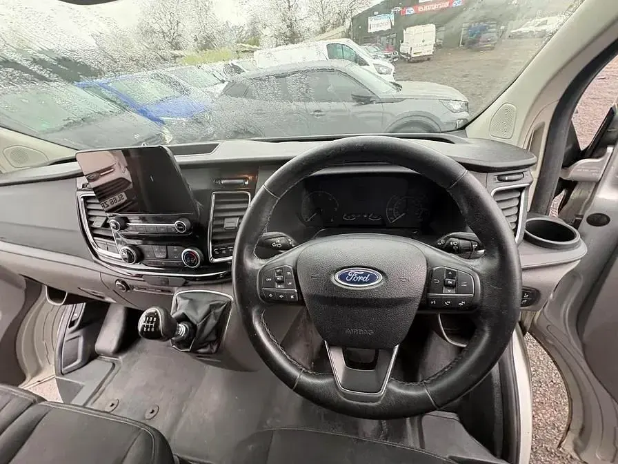 Usado Ford Transit Custom Limited 130 HP (95 kW) 2020 Prateado
