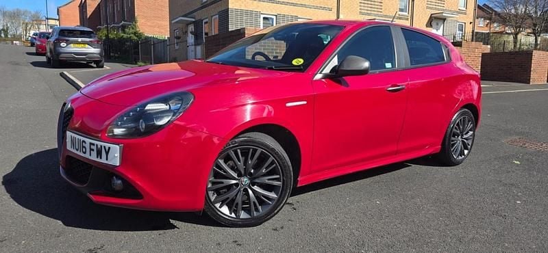 Used Alfa Romeo Giulietta Super 2016 Red Hatchback