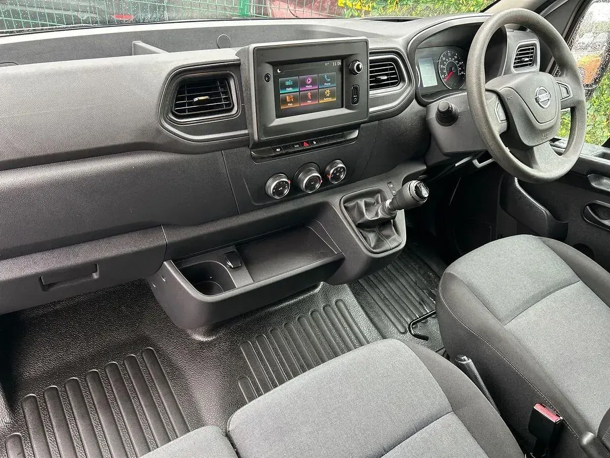 Used Nissan Interstar Tekna 110 HP (80 kW) 2023 White Van