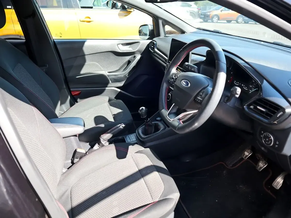 Begagnad Ford Fiesta ST-Line 2021 Svart Halvkombi