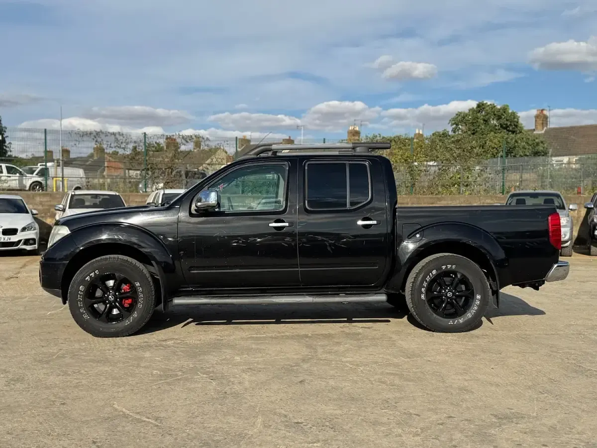 Used Nissan Navara 2009 Black Pickup