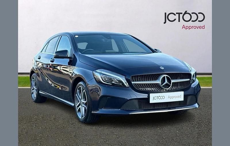 Used Mercedes A180 Sport Edition 121 HP (88 kW) 2018 Blue Hatchback