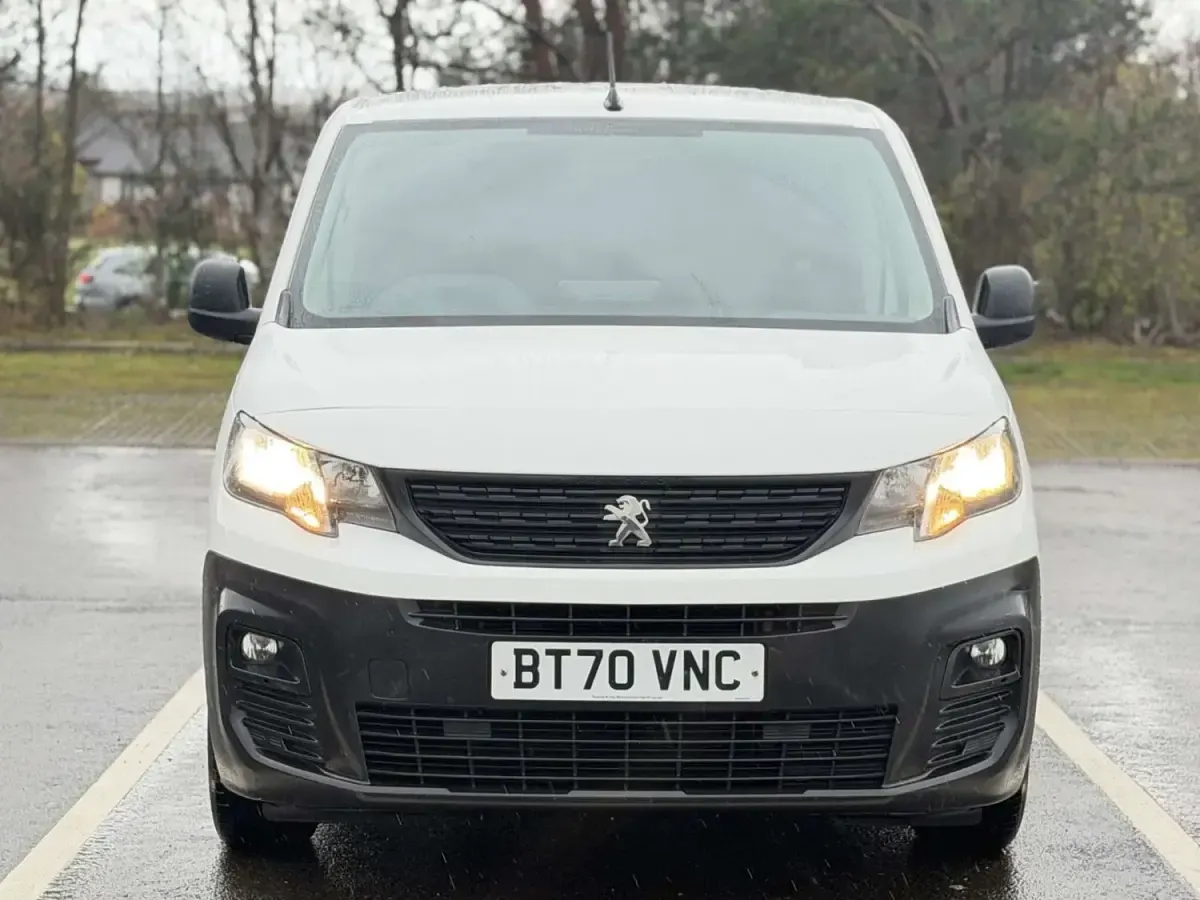 Second-hand Peugeot Partner S 131 CP (96 kW) 2020 Alb Monovolum