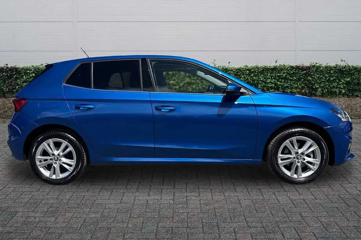 Used Skoda Fabia SE L 85 HP (62 kW) 2025 Race blue metallic Hatchback