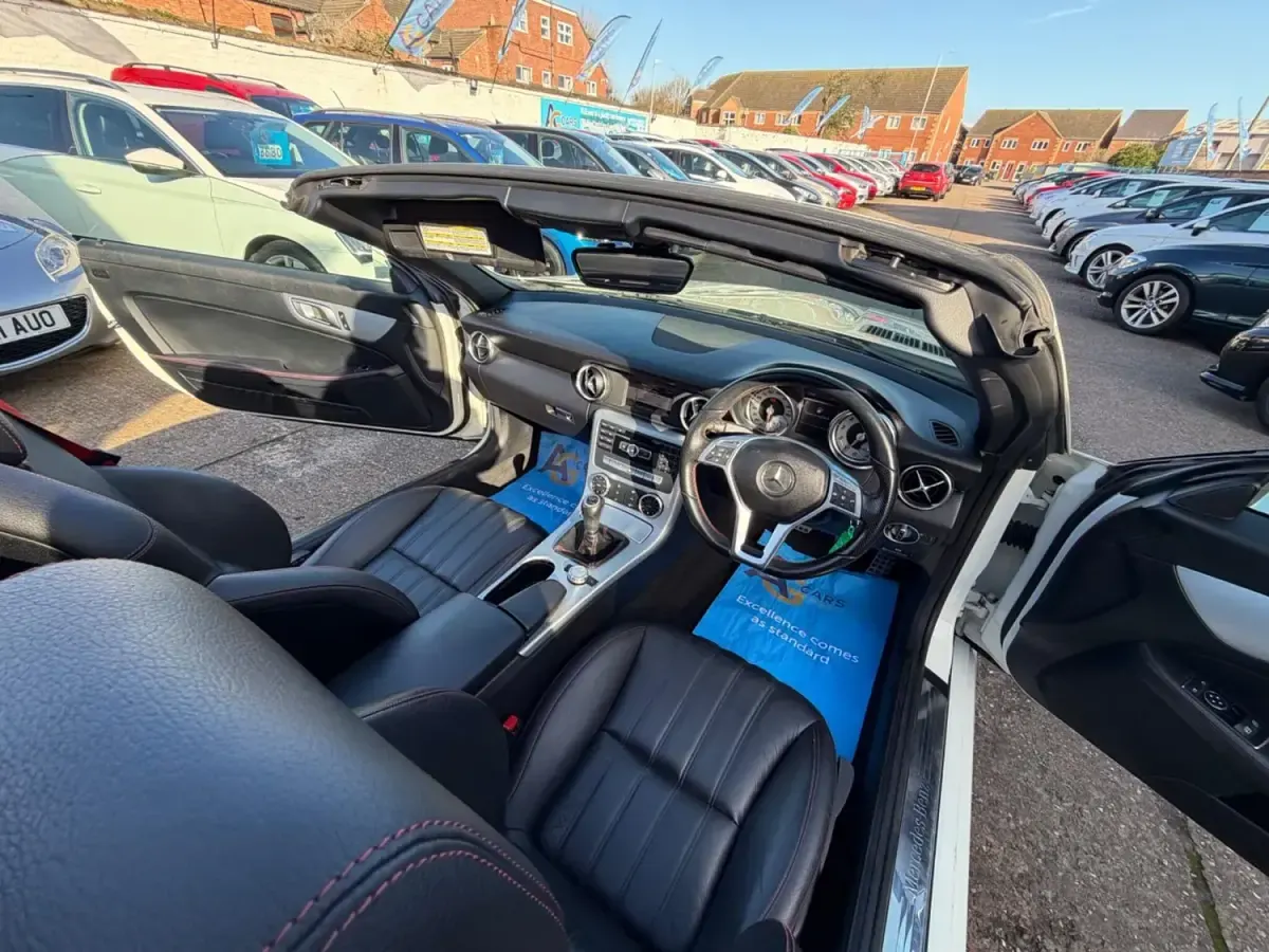 Begagnad Mercedes SLK200 AMG 2012 Vit Cab