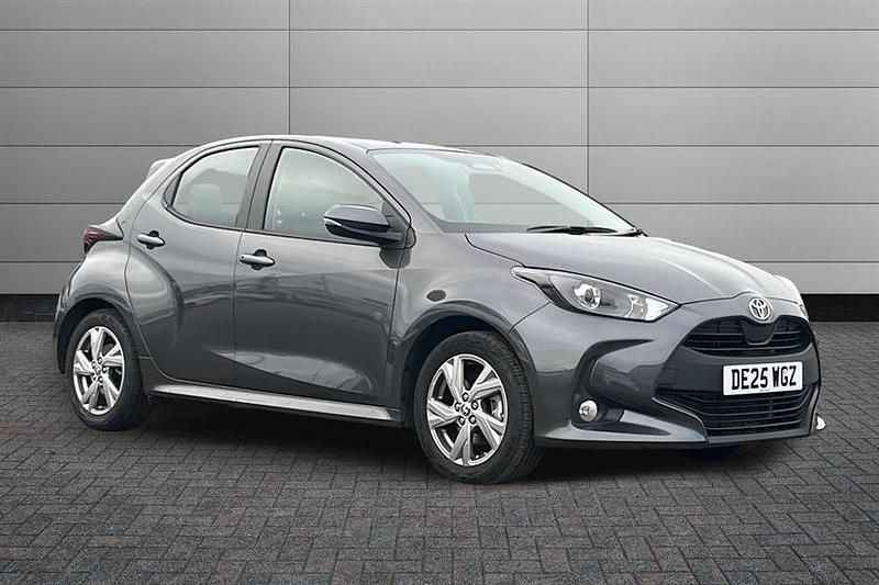 Used Toyota Yaris Hybrid 116 HP (85 kW) 2025 Decuma grey Hatchback