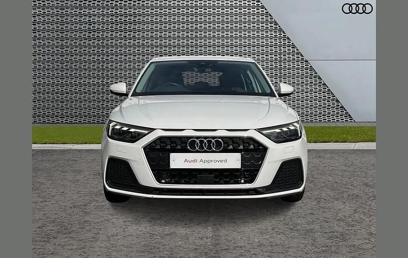 Used Audi A1 Sport 94 HP (69 kW) 2022 White SUV