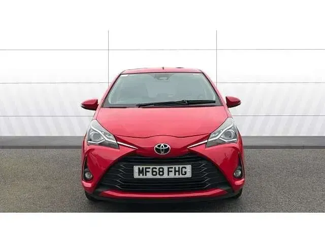 Używany Toyota Yaris 111 KM (81 kW) 2018 Czerwony Hatchback