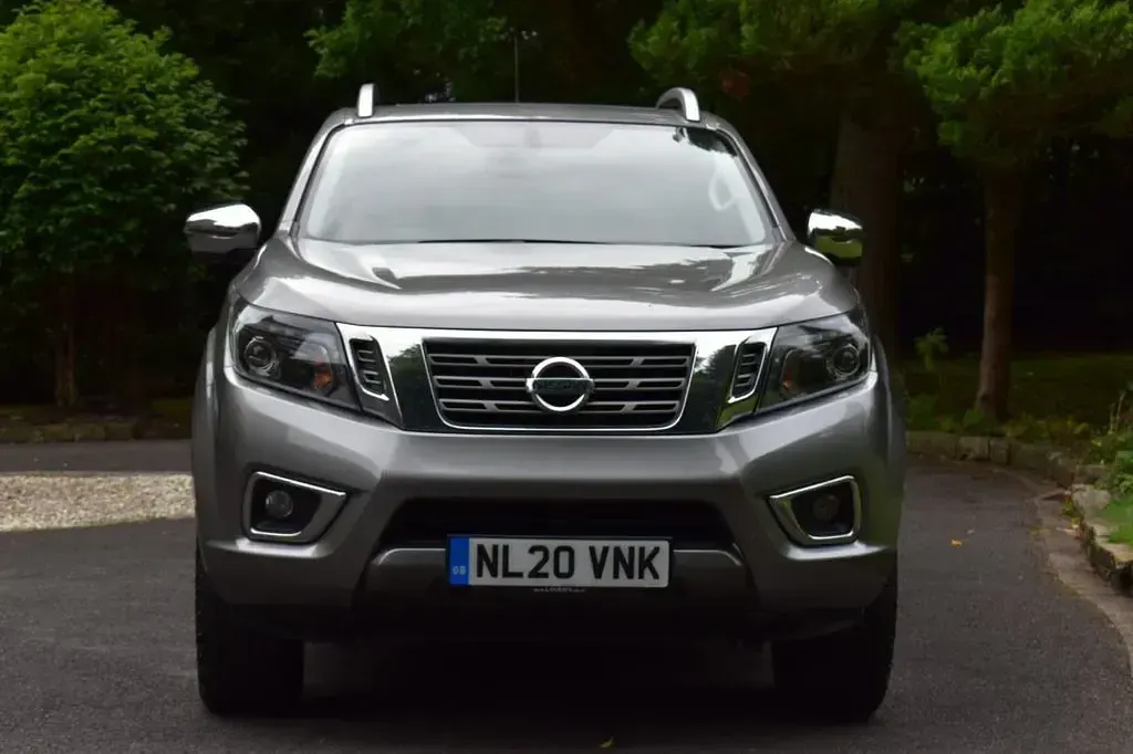 Used Nissan Navara Tekna 190 HP (139 kW) 2020 Grey Pickup