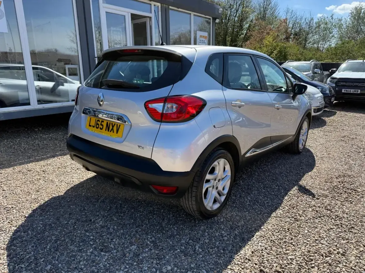 Usado Renault Captur Dynamique 90 HP (66 kW) 2015 Prateado SUV