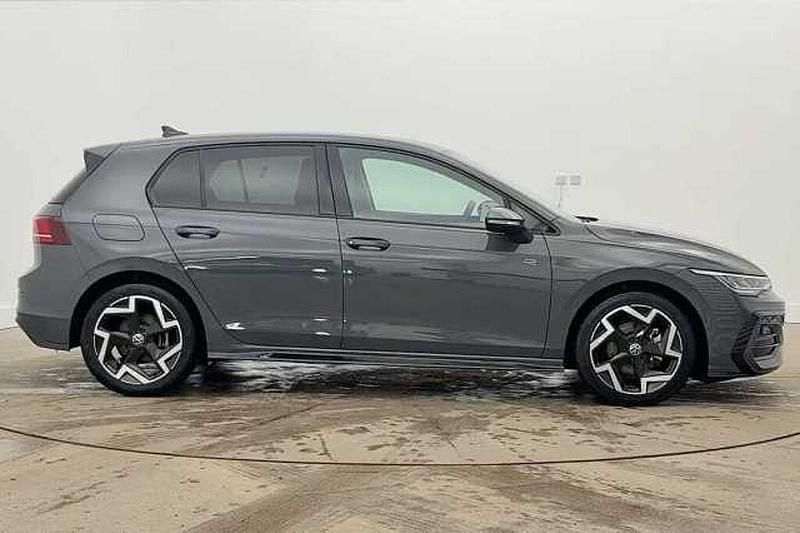 Second-hand VW Golf VIII 150 CP (110 kW) 2025