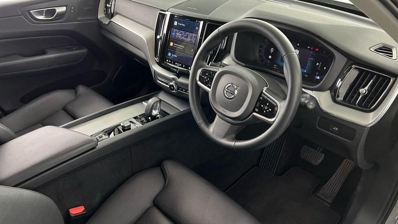 Used Volvo XC60 Plus 247 HP (181 kW) 2024 Grey SUV