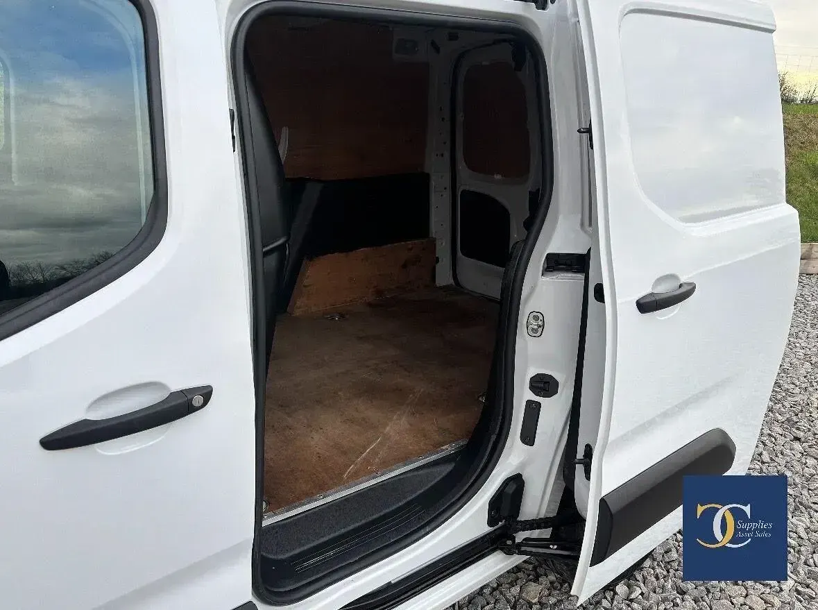 Usado Citroën Berlingo 100 HP (73 kW) 2023 Branco Monovolume