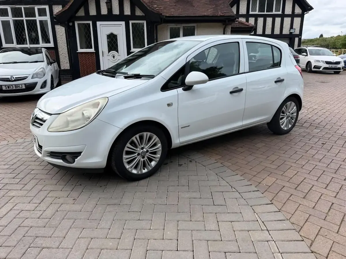Used Vauxhall Corsa 2010 White Hatchback