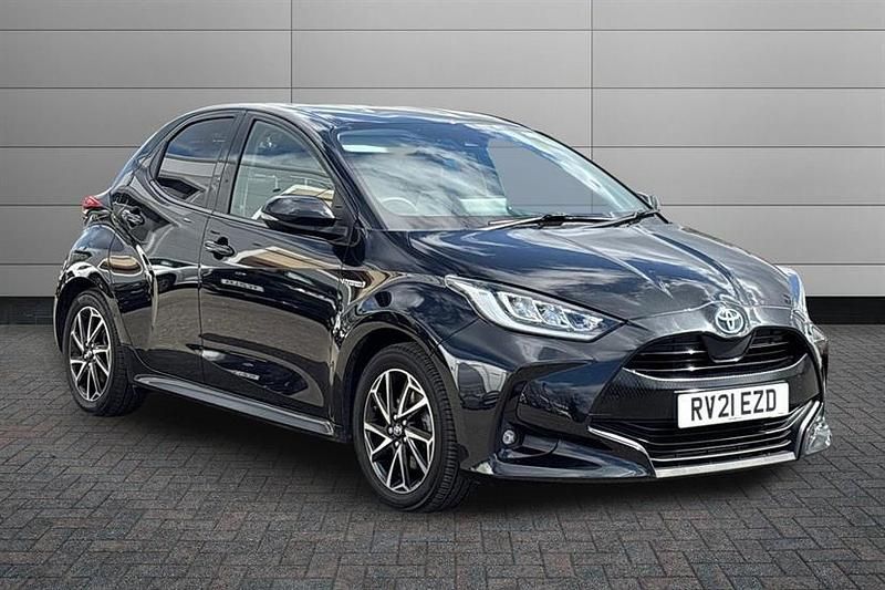 Used Toyota Yaris Hybrid Design 116 HP (85 kW) 2021 Black Hatchback